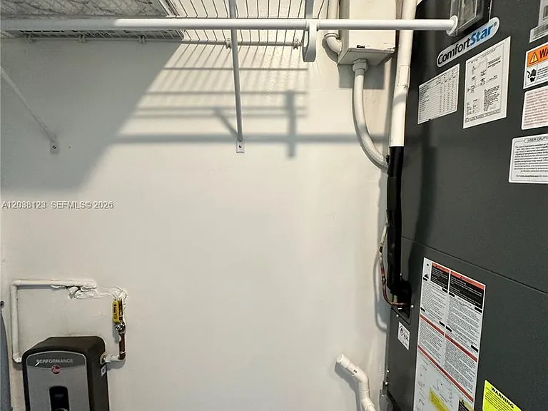 2325 Arthur St #6 — Photo 11