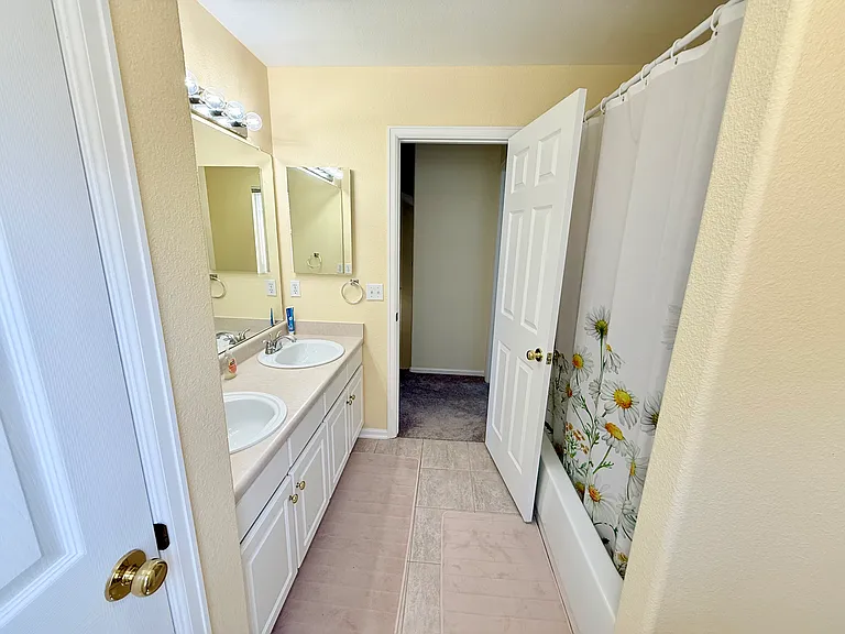 6047 S Walden Ct — Photo 17