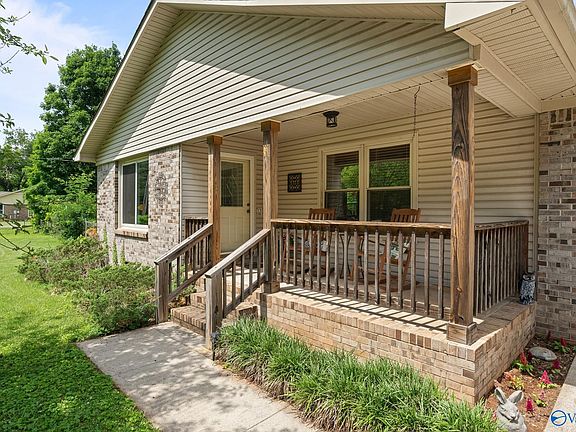 3rd image of 151 Sutton Dr