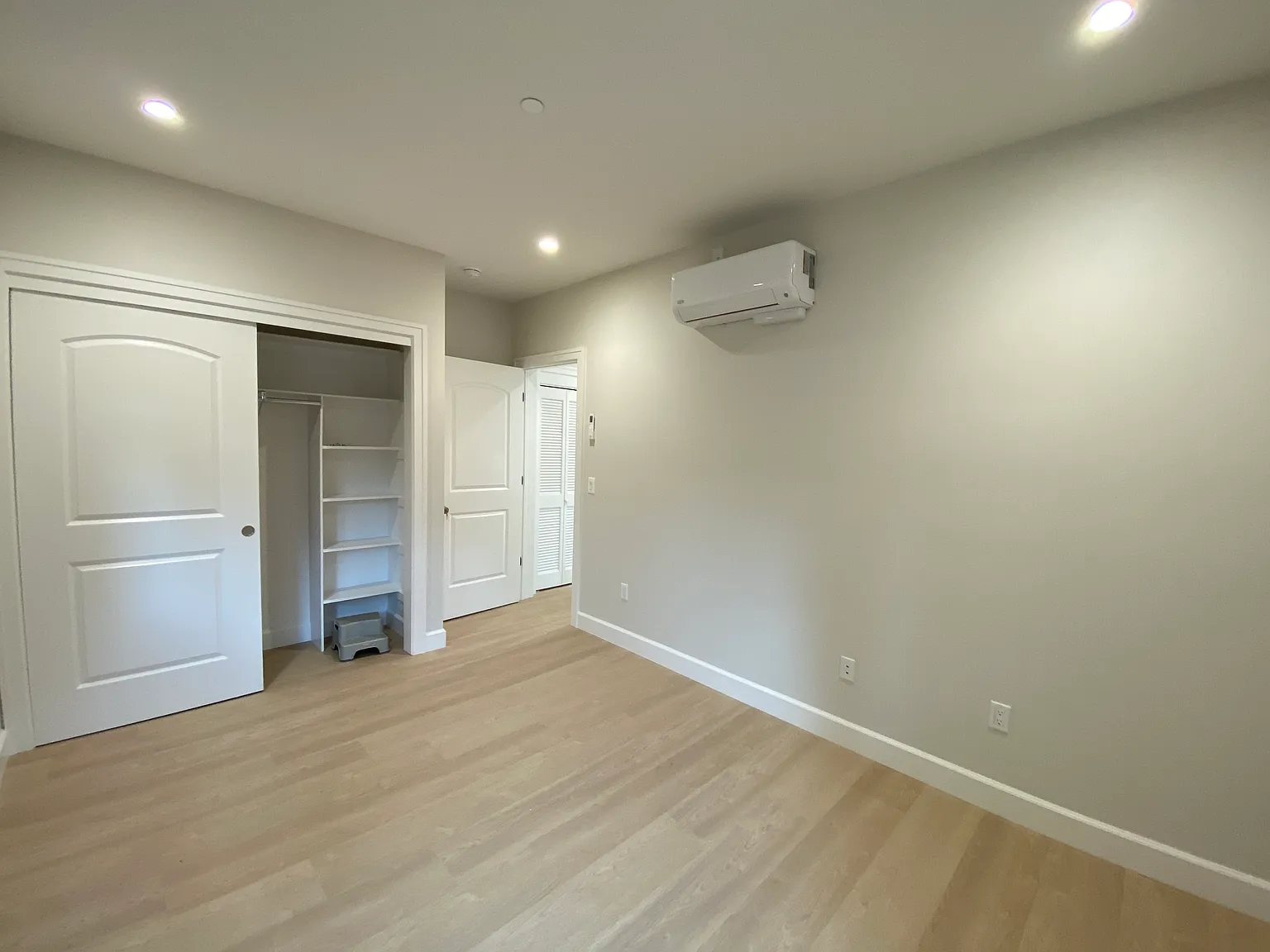 2 bed, 800 sqft, $5,800 — Photo 4