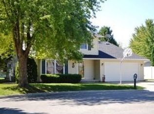 250 Lakeview Ct, Hortonville, WI 54944