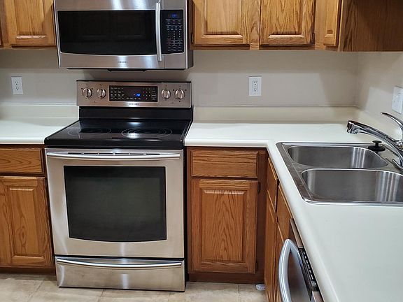 3rd image of 581 Winona Dr