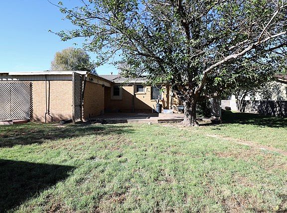 5th image of 900 E 35th St