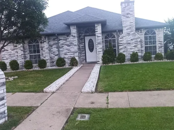 1304 Maple Ridge Dr, Mesquite, TX 75149