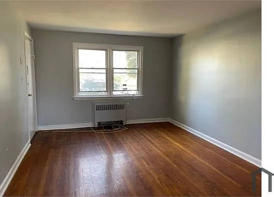 585 Thomas St — Photo 4