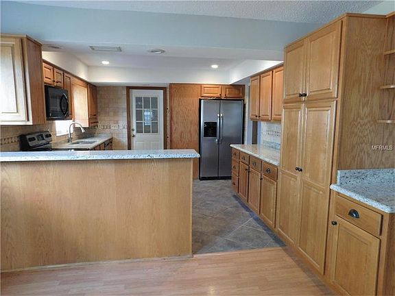 4th image of 4935 Hidden Hills Dr