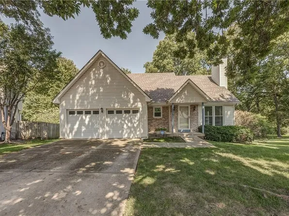 6910 Reeder Ct, Shawnee, KS 66203