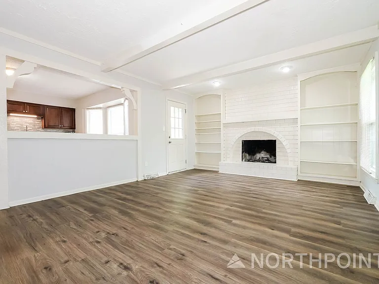 304 Johnston Dr — Photo 6
