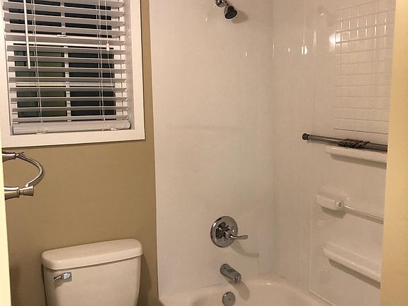 2nd image of 530 W Beach Dr