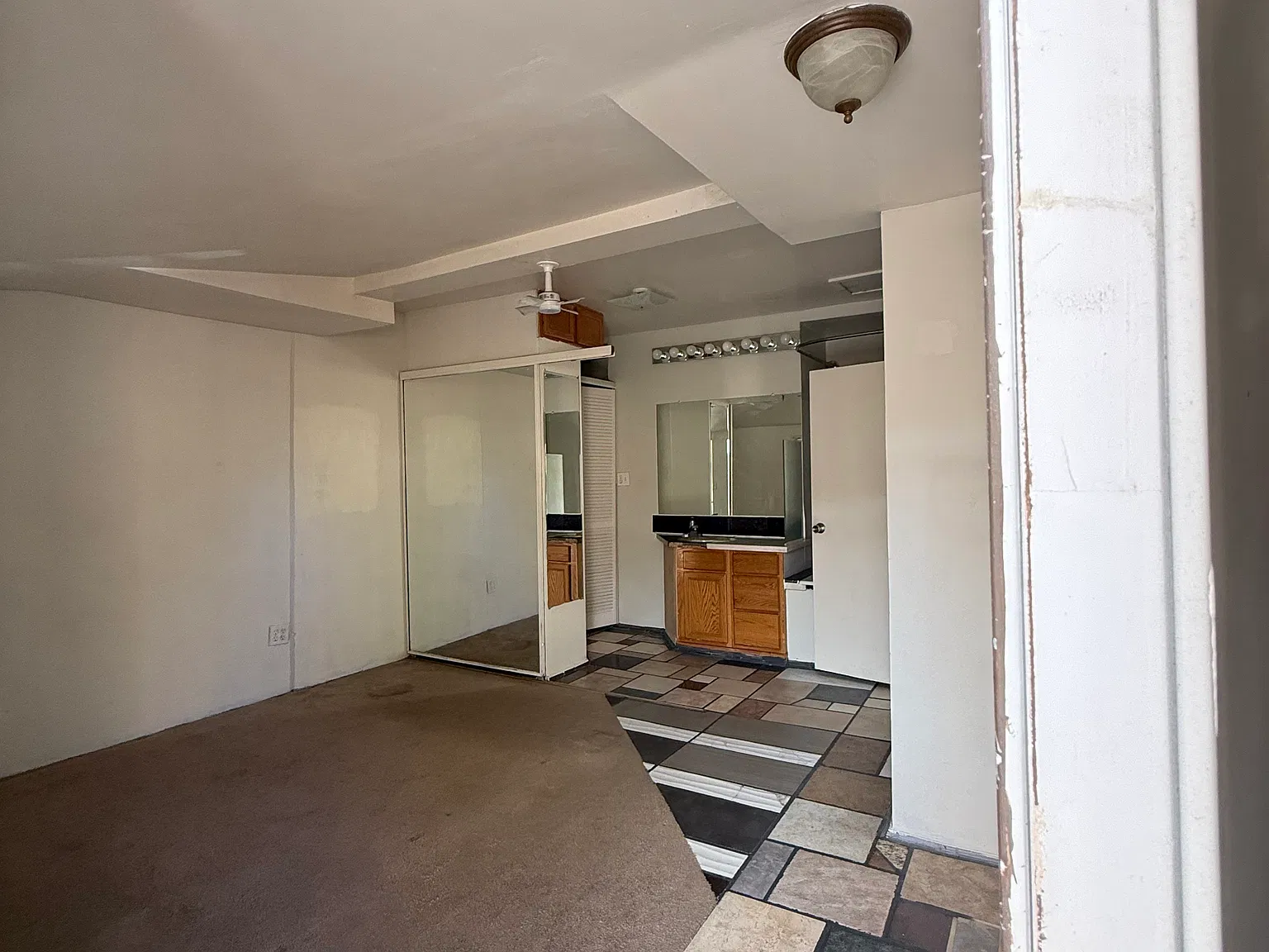 2 bed, 624 sqft, $1,750 — Photo 3