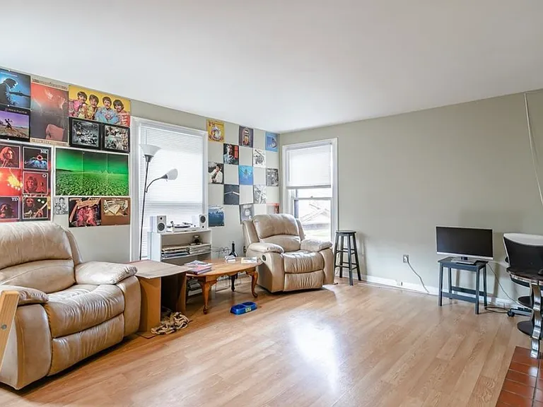 266 Alexander St #3 — Photo 3