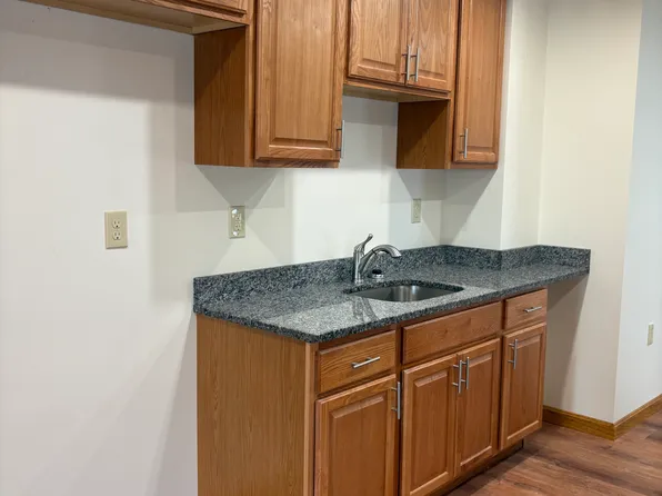 31 Hanover St #B, Nashua, NH 03060