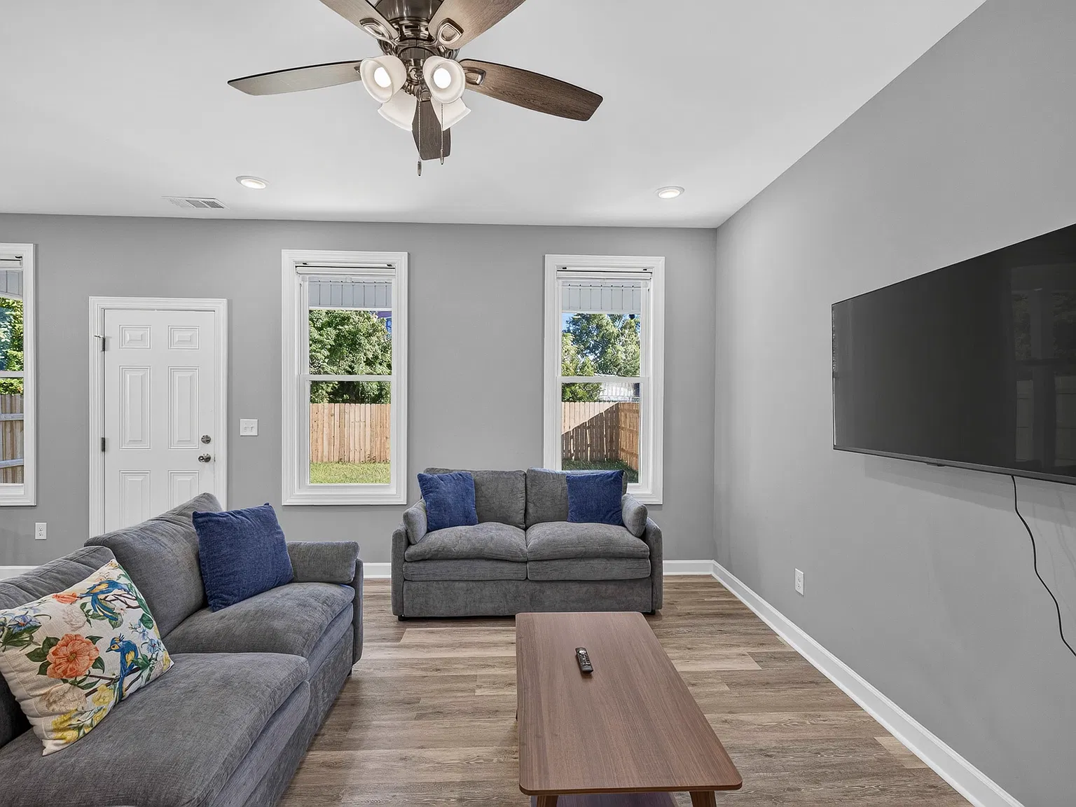 3 bed, 2.5 bath, 1713 sqft, $3,500 — Photo 3