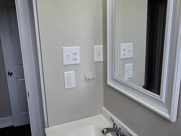 4th image of 2116 Mandeville St