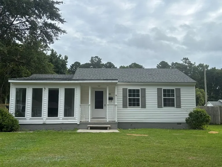 208 Kenneth Blvd — Photo 1