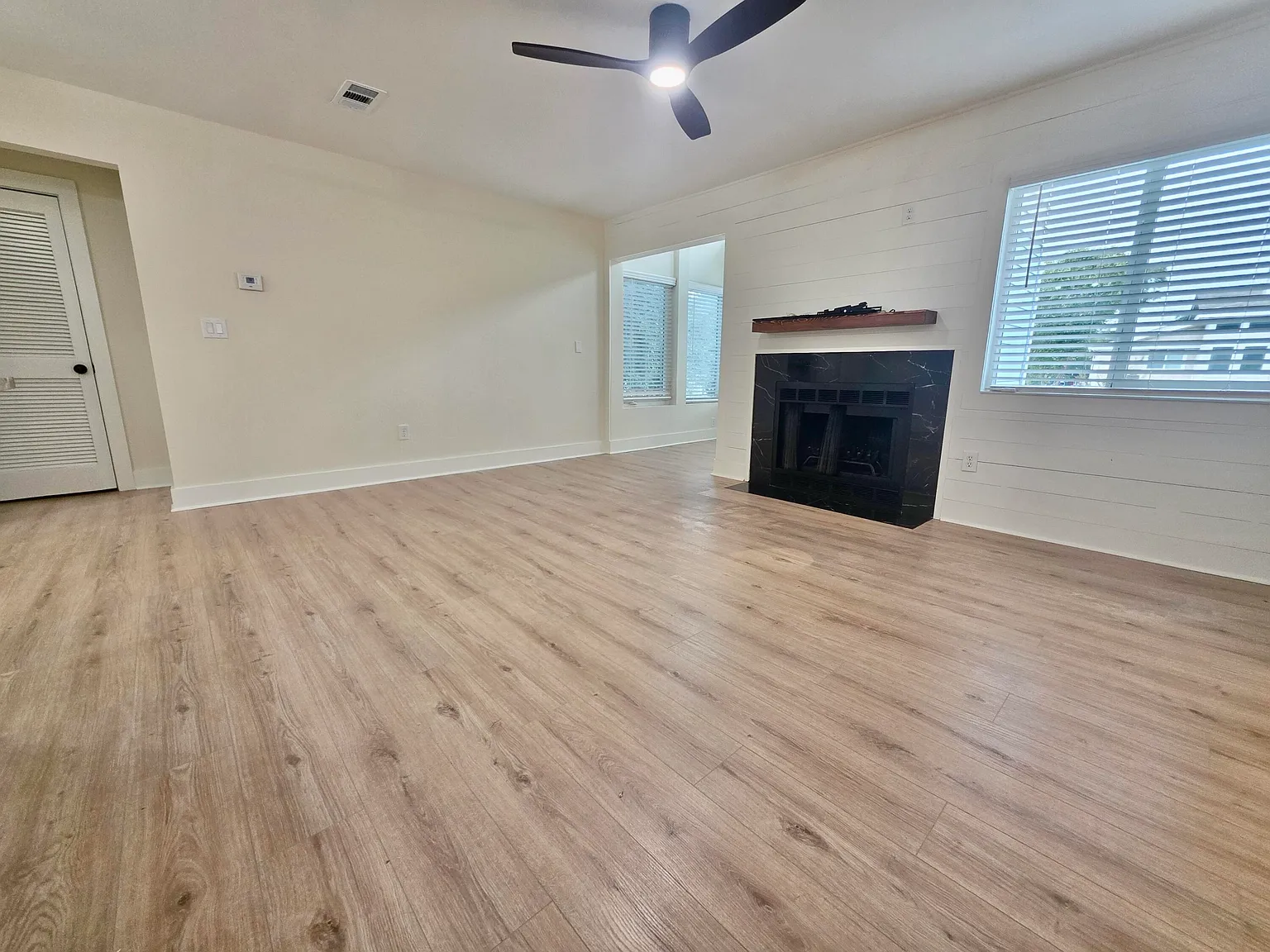 2 bed, 2.0 bath, 976 sqft, $2,500 — Photo 4