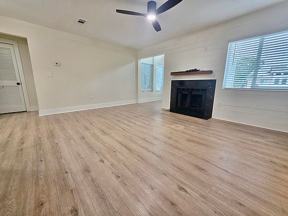 4th image of 274 Alexandra Dr Unit 8
