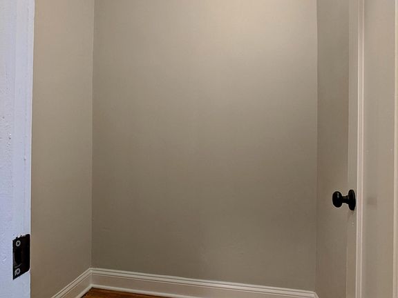 2nd image of 4737 N Hermitage Ave #106JH
