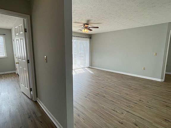 4th image of 8314 Glenwillow Ln