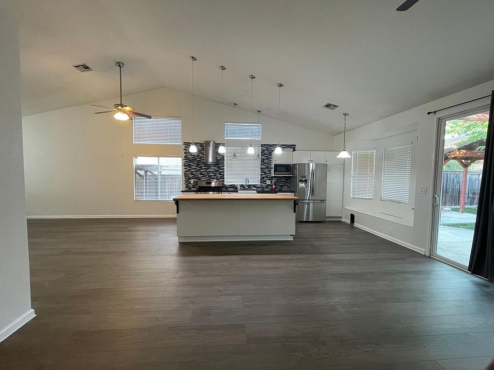 1st image of 2744 Edgewood Ct