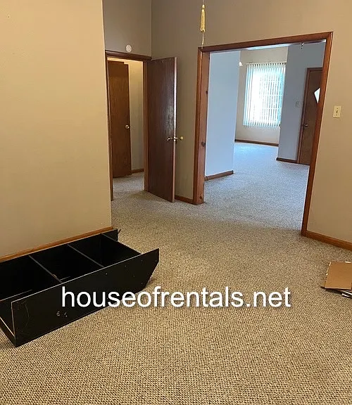 417 W Grand Ave — Photo 8