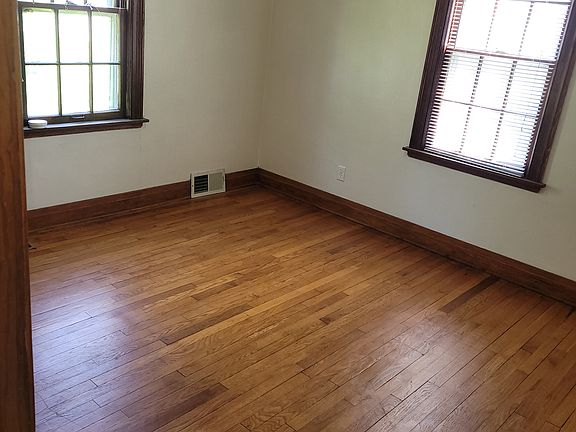 3rd image of 2109 Eshcol Ave