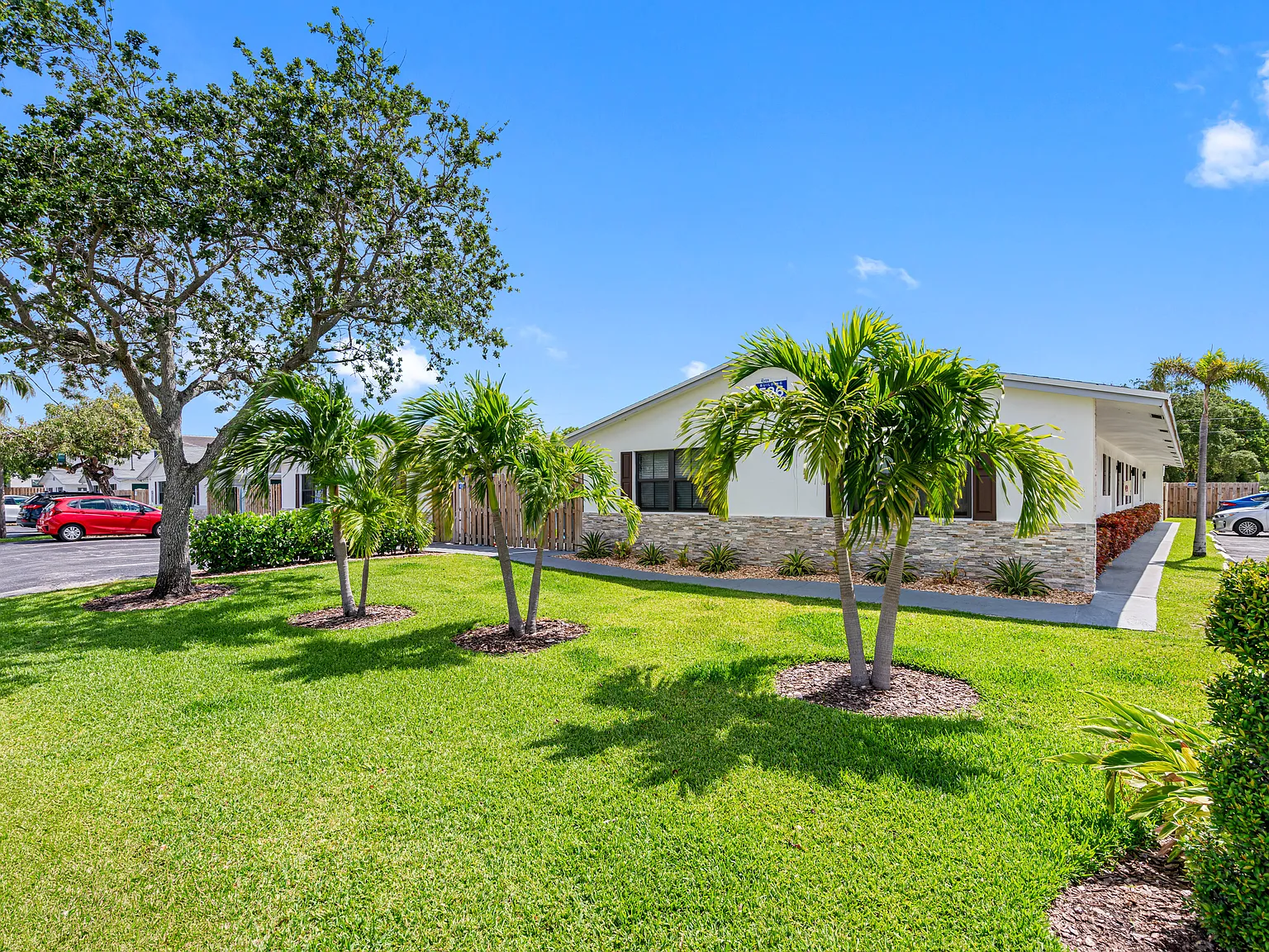 Studio, 630 sqft, $1,599 — Photo 3