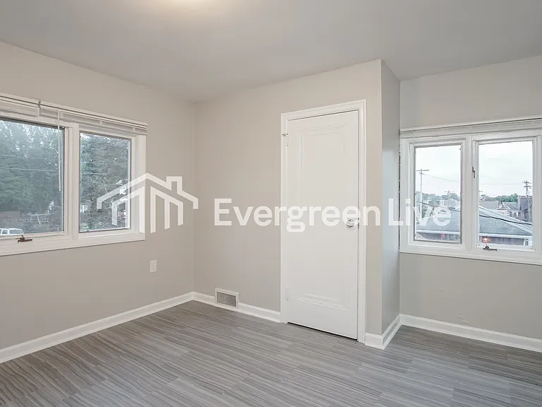 408 Tremont Ave — Photo 13