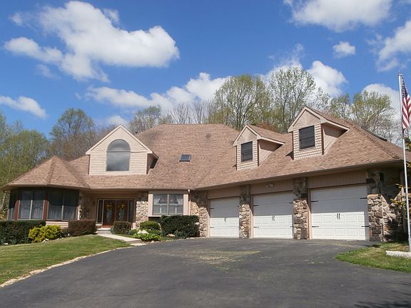 2nd image of 7 Duncan Ln