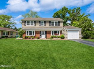 190 Deerfield Ln, Aberdeen, NJ