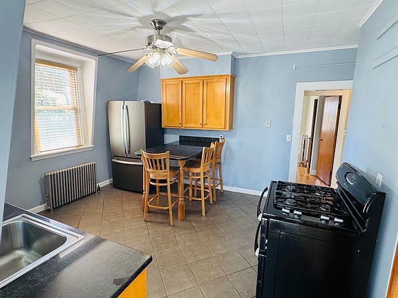 5th image of 151 Grove St