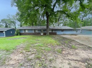 3233 Woodview Dr, Jackson, MS 39212