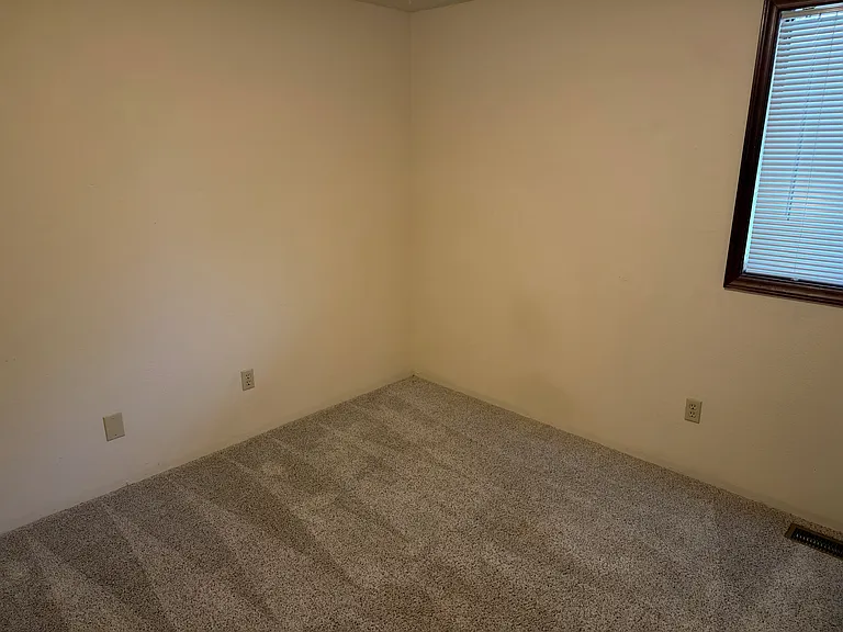 1936 Hutchins Cir — Photo 20