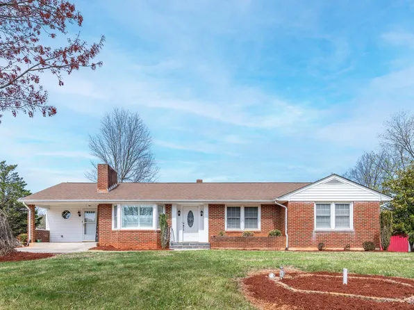 1128 Snead Cir, Bedford, VA 24523