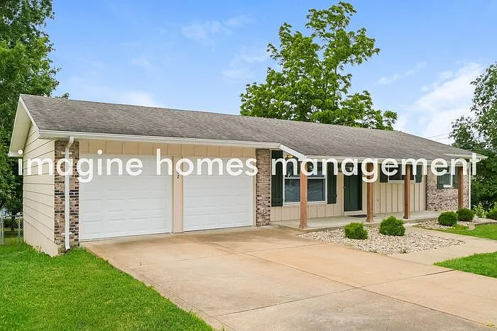 302 Clara St — Photo 2
