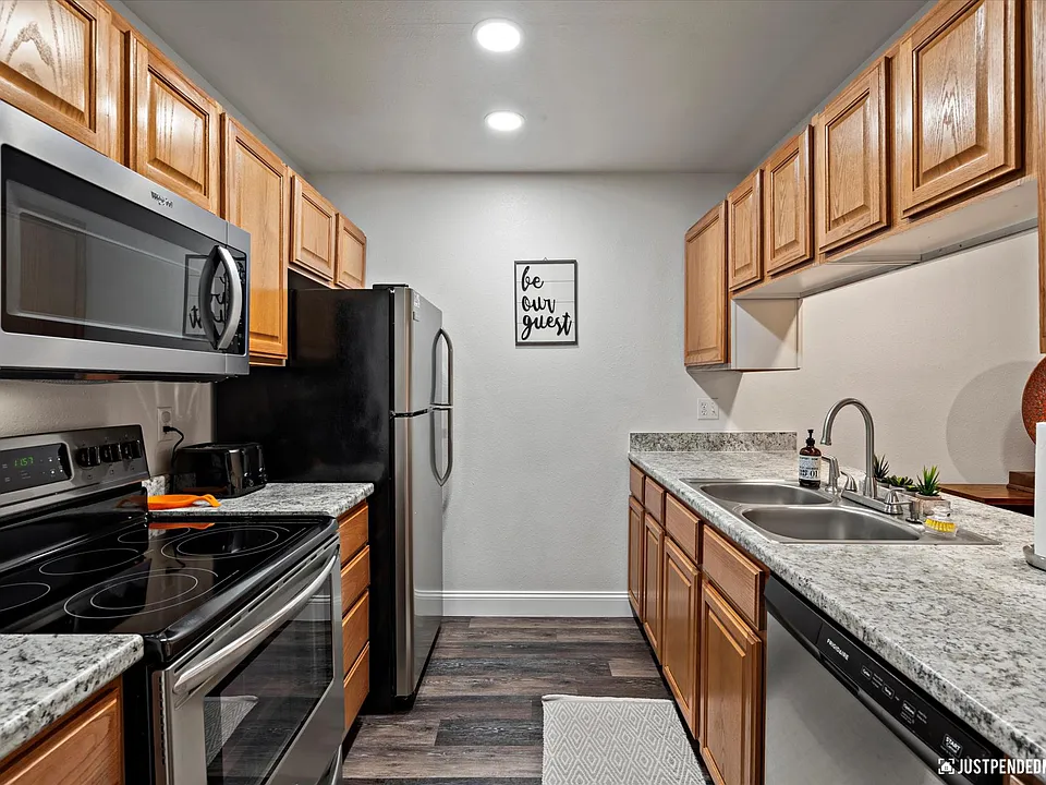 5522 Windflower Cir