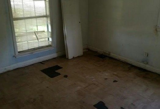 2nd image of 932 S Beauchamp Ave
