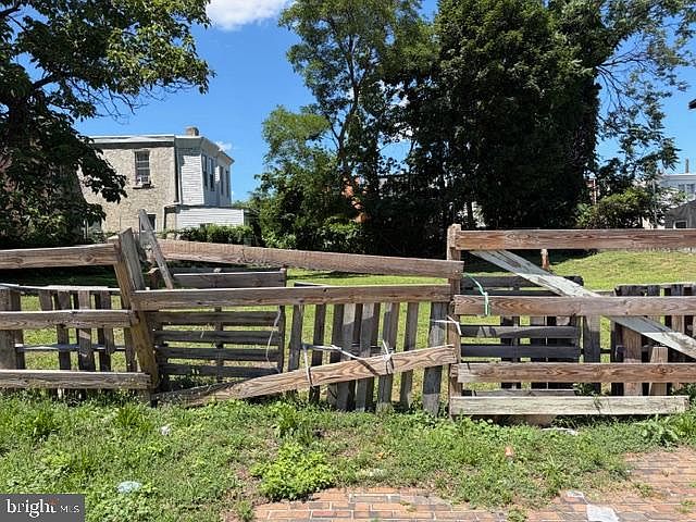 2nd image of 817-827 W Cumberland St
