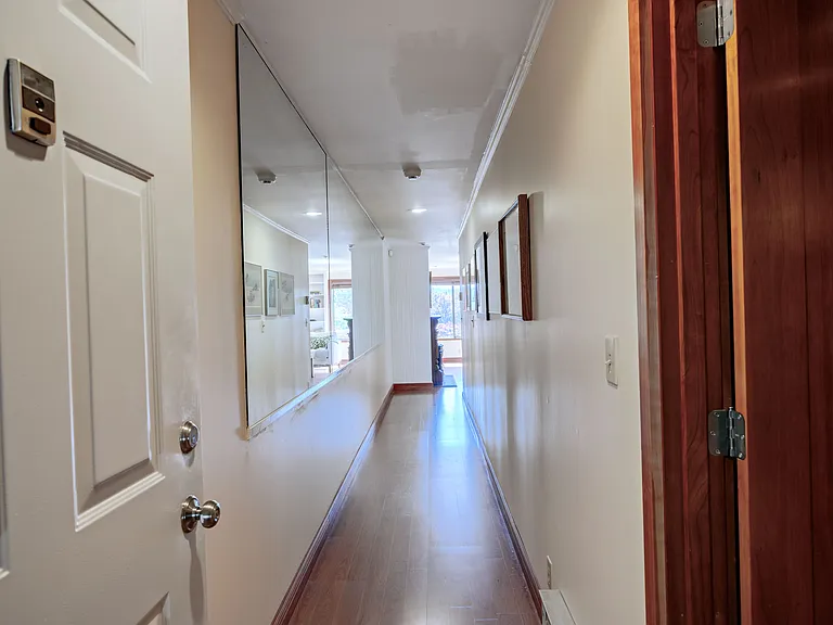 153 Madison Ave N — Photo 2