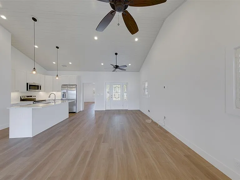 210 176th Terrace Dr E — Photo 9