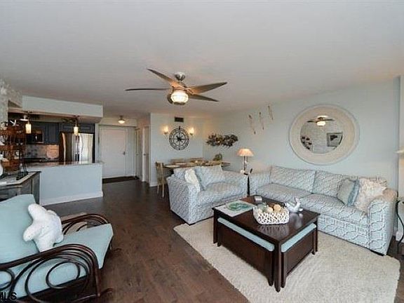 5th image of 921 Park Pl APT 406