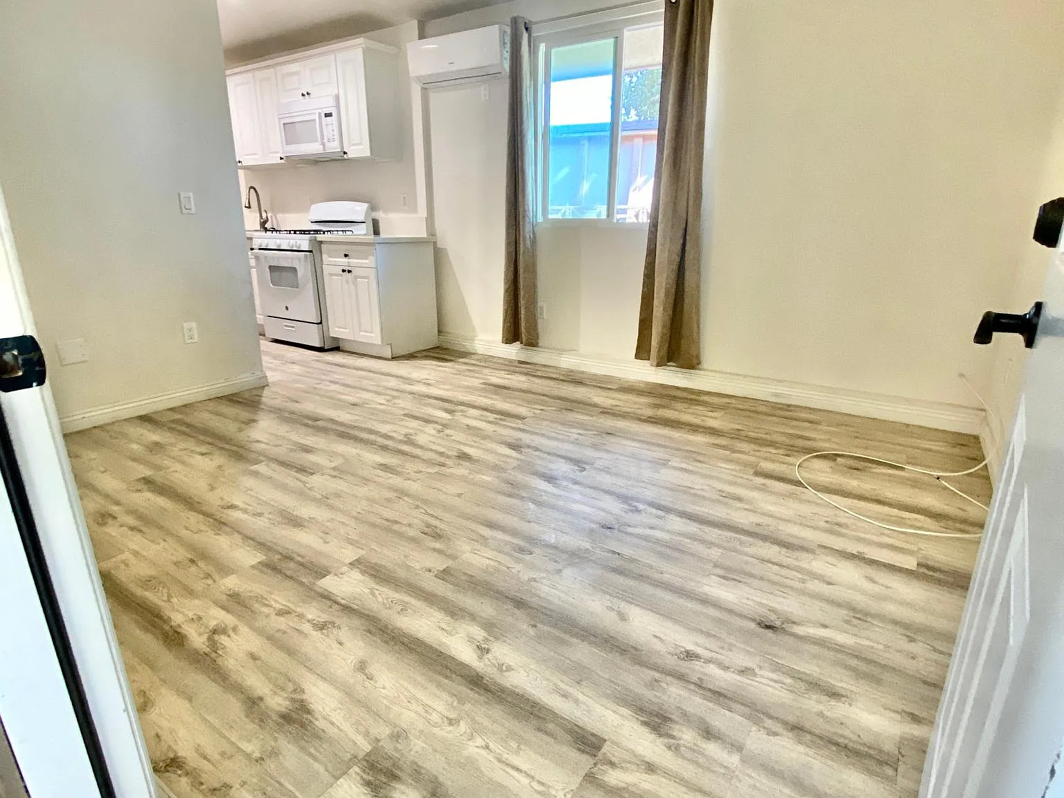 1368 E Kingsley Ave — Photo 3