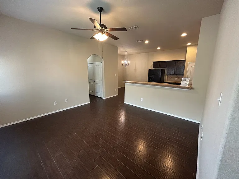 298 Rosalie Dr — Photo 4