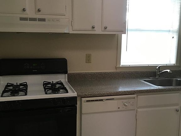 3rd image of 8 Kensington Cir APT H