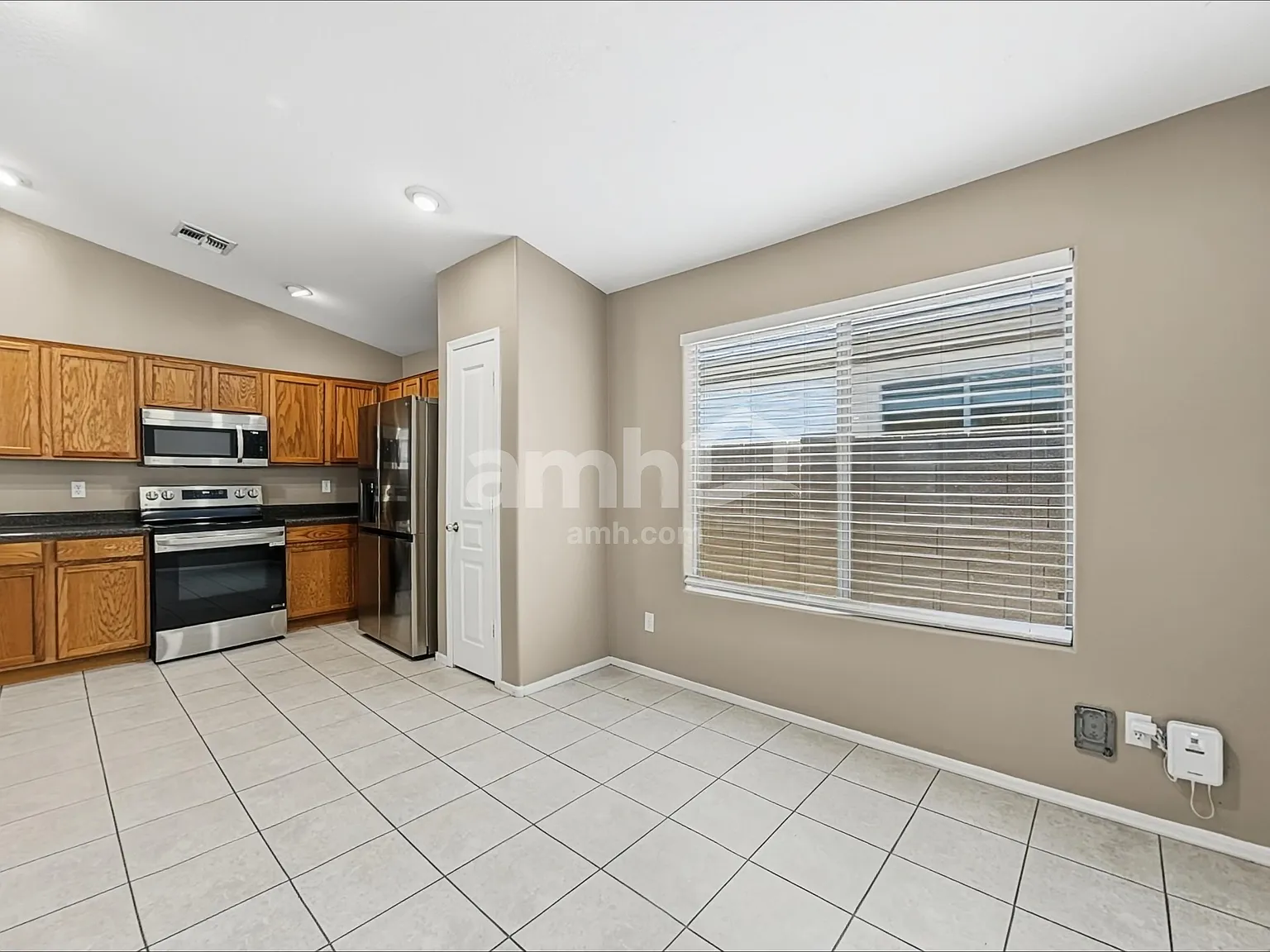 3 bed, 2.0 bath, 1527 sqft, $1,895 — Photo 3