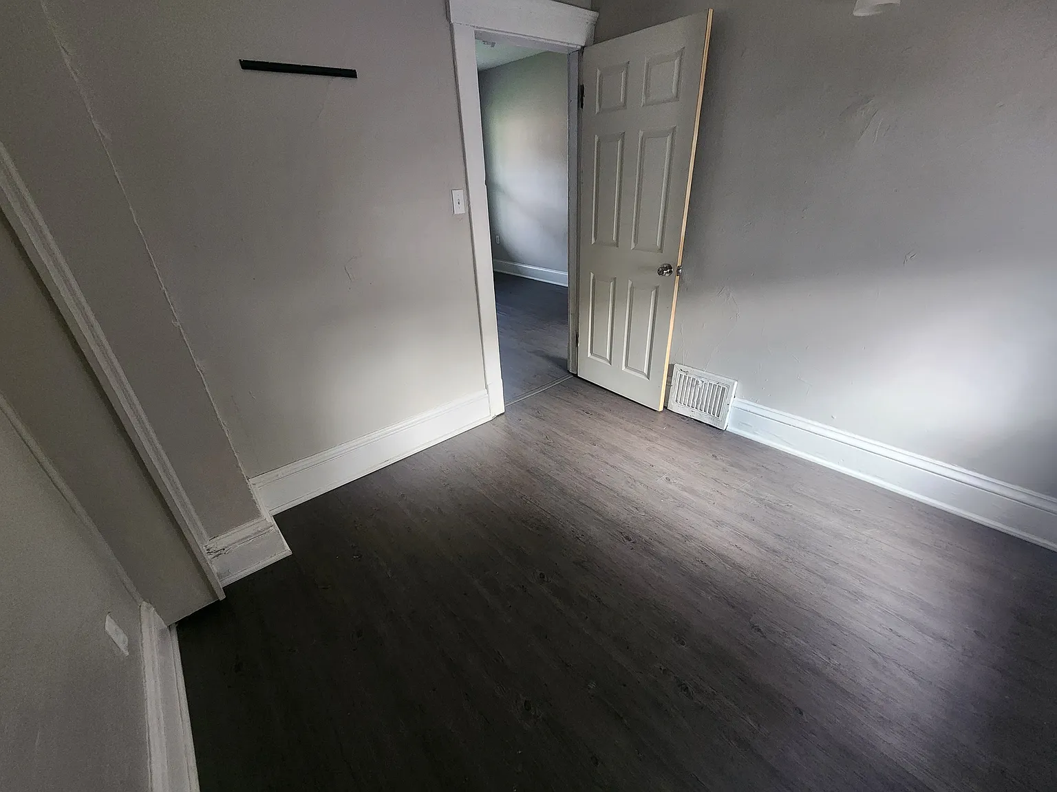 4 bed, 990 sqft, $1,195 — Photo 4