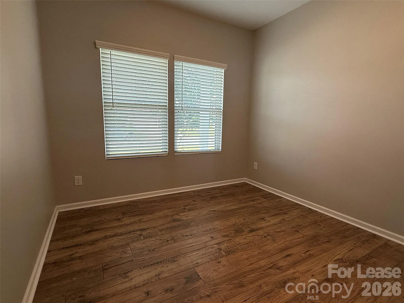 4 bed, 3.0 bath, 1894 sqft, $2,200 — Photo 3