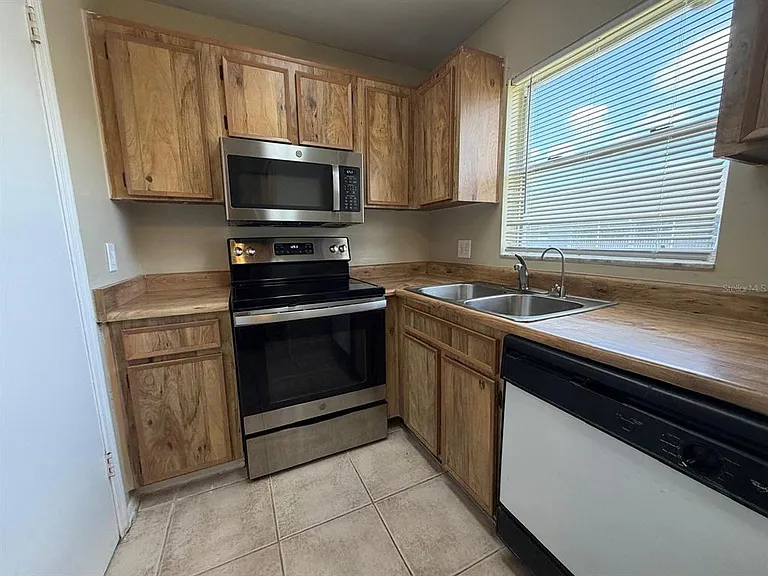 4240 Pershing Pointe Pl #7 — Photo 4