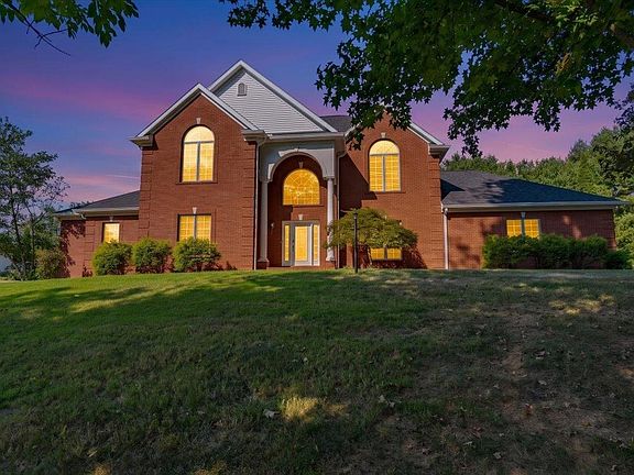 3rd image of 6466 Thorn Ridge Dr