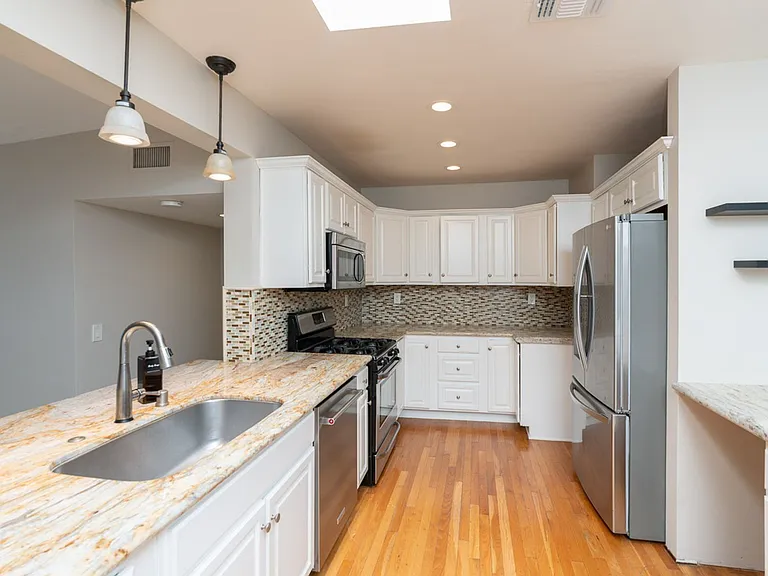 4256 Napier St — Photo 4